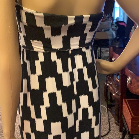 BLACK & WHITE STRAPLESS MAXI DRESS - Picture 5 of 5
